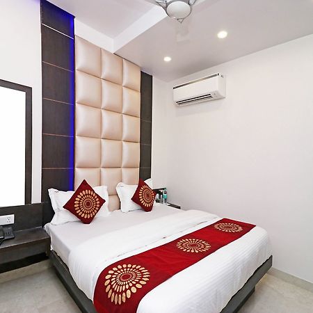 Oyo 11593 Hotel Aman Guest House Нью-Делі Екстер'єр фото
