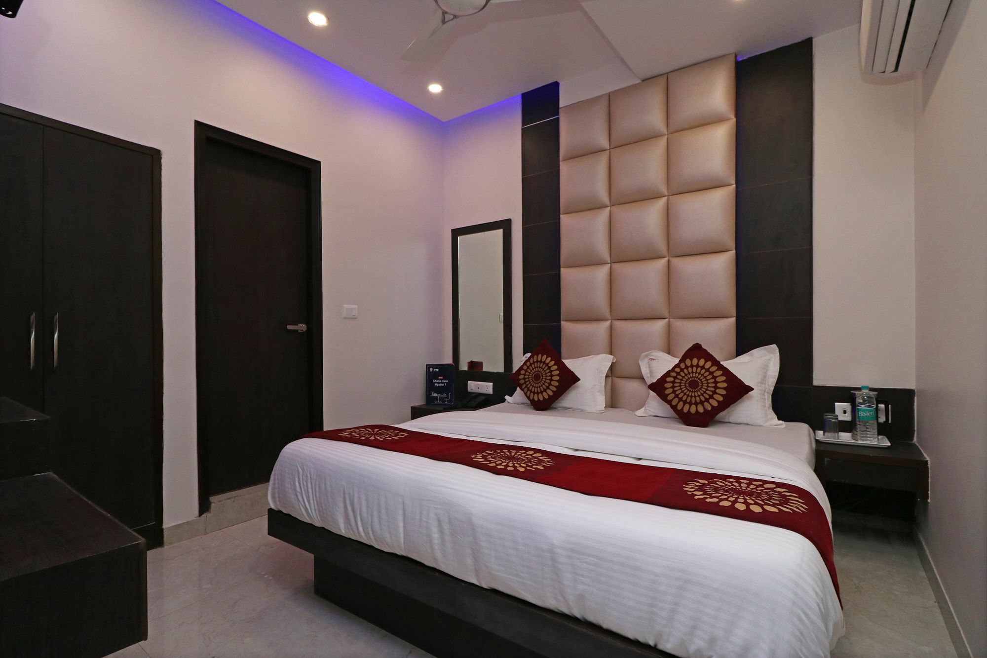 Oyo 11593 Hotel Aman Guest House Нью-Делі Екстер'єр фото