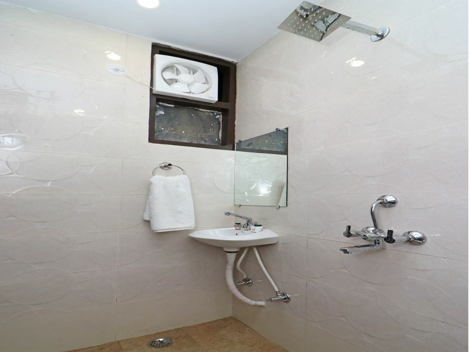 Oyo 11593 Hotel Aman Guest House Нью-Делі Екстер'єр фото